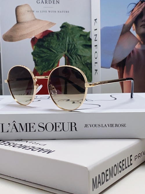 ルイヴィトンサングラス正面デザイン